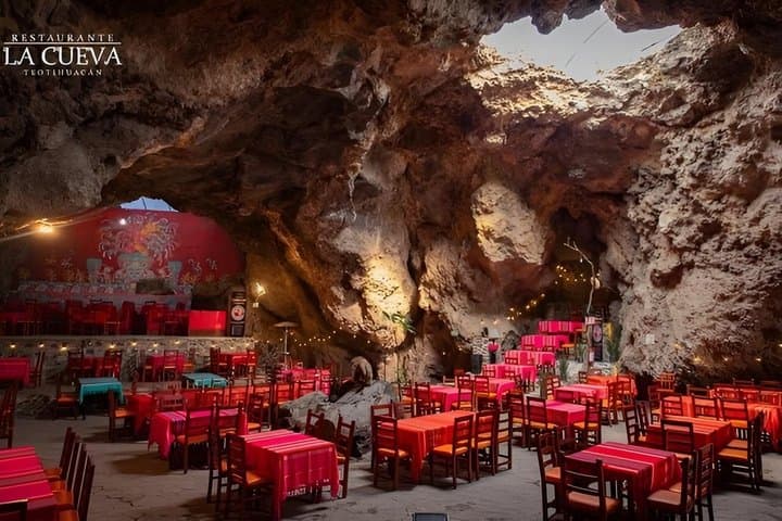 Teotihuacan Pyramids | Pick up Hotel | Breakfast in Cueva