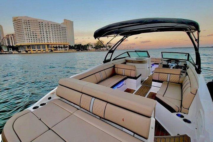 Miami Privat Bådudlejning med Champagne, Sandbars & Floating Mat