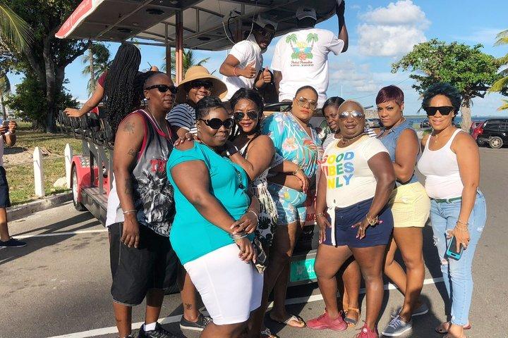 Nassau Party Bike Tour mit Music Island Punch und lokalen Stopps