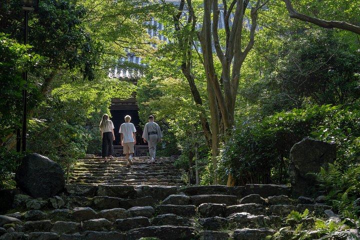 Kyoto Zen Retreat durch Teezeremonie nach Zazen Meditation