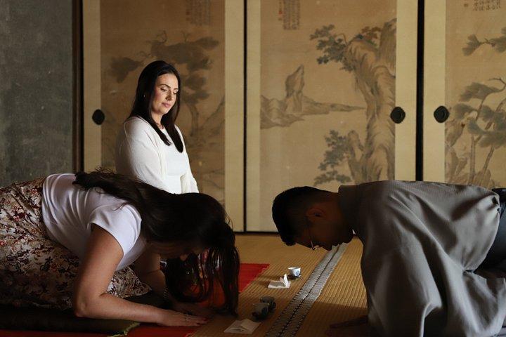 座禅後の茶道を通じた京都禅リトリート