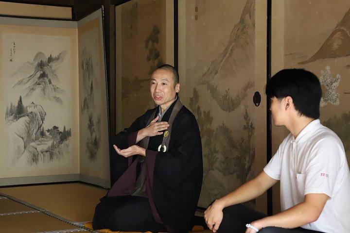 座禅後の茶道を通じた京都禅リトリート