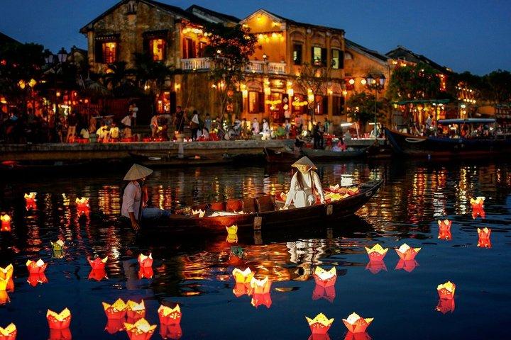 Hoi An Lantern gør klasse med Hoai River Boat Ride