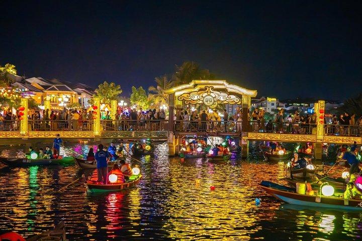 Hoi An Lantern gør klasse med Hoai River Boat Ride