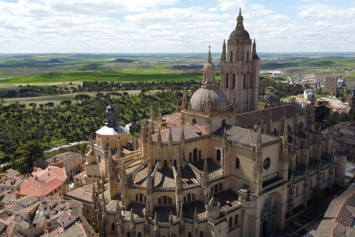 Excursión en grupo pequeño a Toledo y Bodega Boutique con recogida desde Madrid