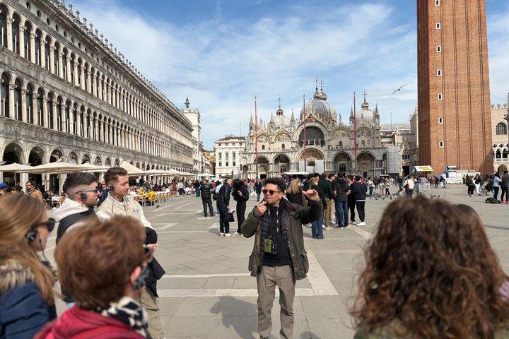 Veneza Walking Tour com Gondola Ride Experience