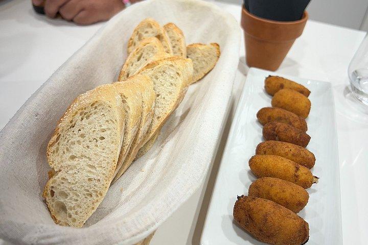 Tapas & Paella madlavningskursus i Madrid med en professionel kok