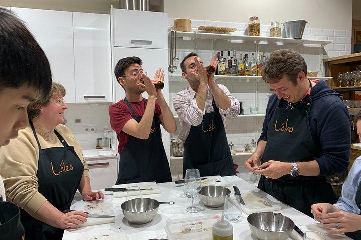 Tapas & Paella madlavningskursus i Madrid med en professionel kok
