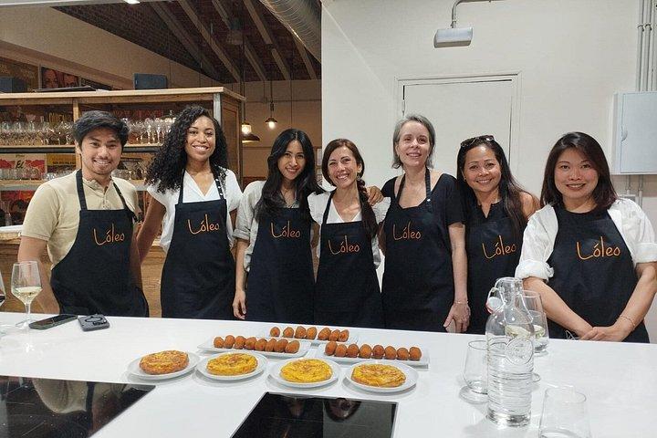 Tapas & Paella madlavningskursus i Madrid med en professionel kok