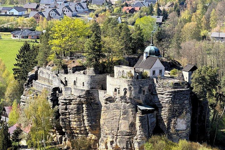 プラハ発 ボヘミアングラス作り、自然と遺産の日帰り旅行