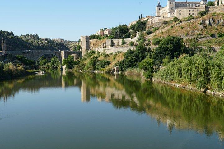 Excursión en grupo pequeño a Toledo y Bodega Boutique con recogida desde Madrid