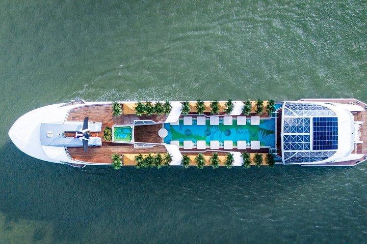 ドルフィンラグジュアリーハロン湾日帰りクルーズランチ＆スイミングプール付