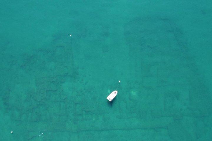 Diving at the Baia Submerged Park for certified divers