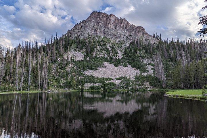 Mountain Lakes Tour with Hiking and Scenic Walks