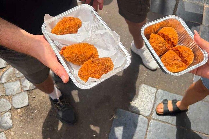 地元ガイドと巡る、トラステヴェレ地区の本格的なローマのストリートフードツアー