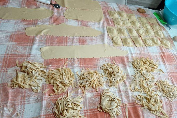 タオルミーナ：ワイン＆食事付き本格シチリアパスタ料理教室