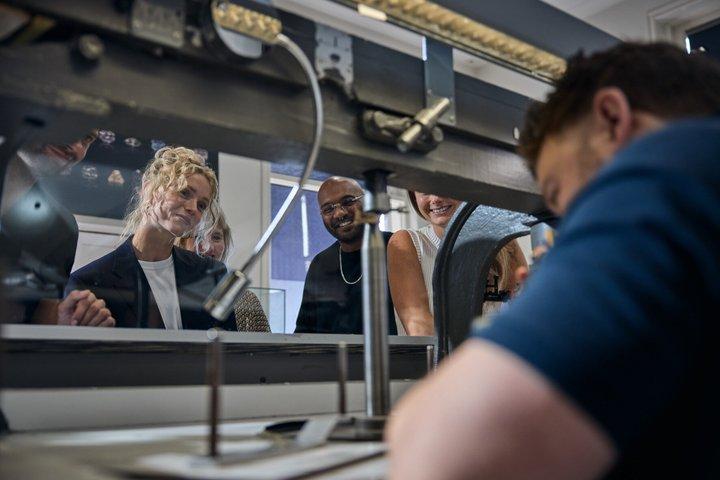 世界最古のダイヤモンド工場見学：ダイヤモンド体験