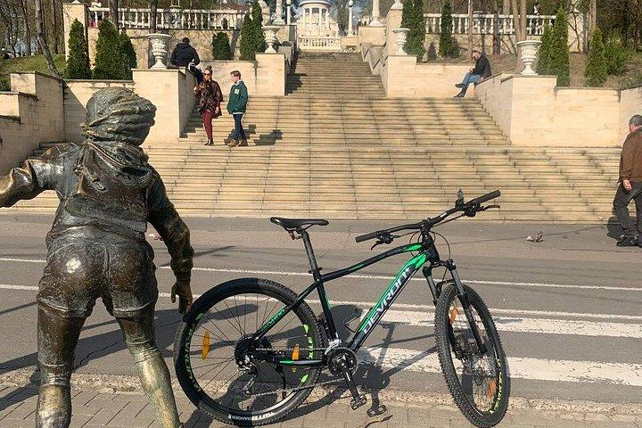 キシナウの隠れた名所を巡るガイド付き自転車ツアー