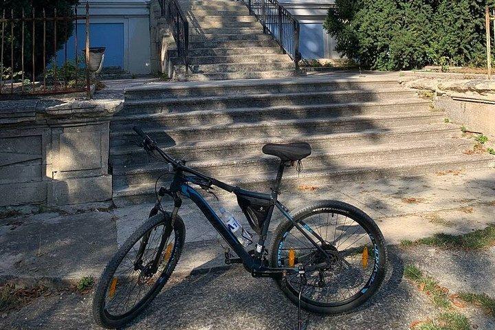 キシナウの隠れた名所を巡るガイド付き自転車ツアー