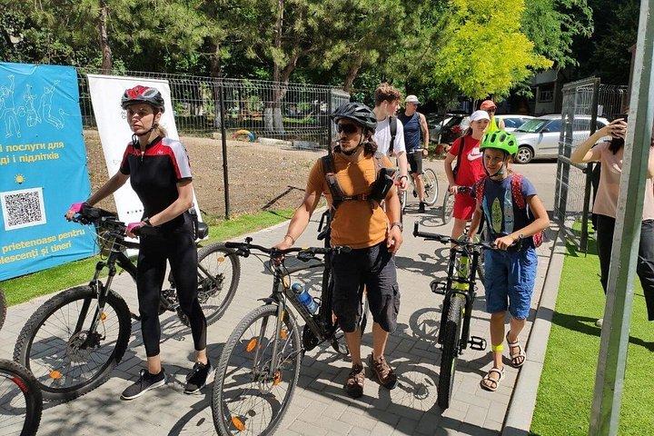 キシナウの隠れた名所を巡るガイド付き自転車ツアー