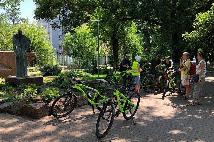 キシナウの隠れた名所を巡るガイド付き自転車ツアー
