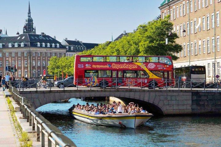 Visite de la ville Copenhague HOHO Tour en bus + Tour en bateau réservable