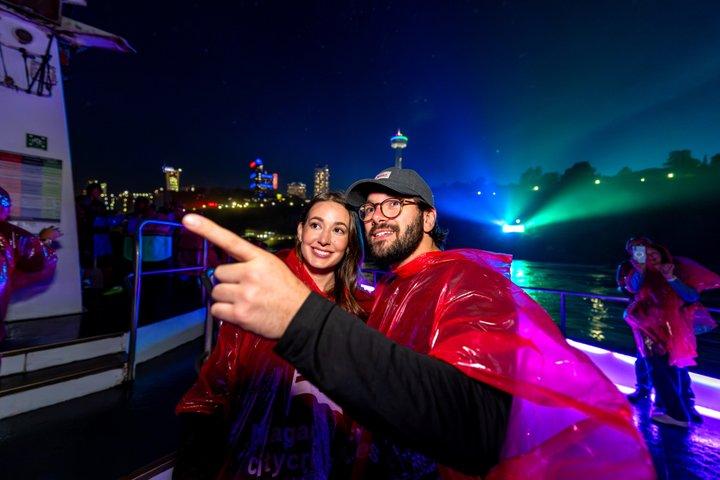 Niagarafälle Tour mit Bootsfahrt, Beleuchtungsturm und Abendessen