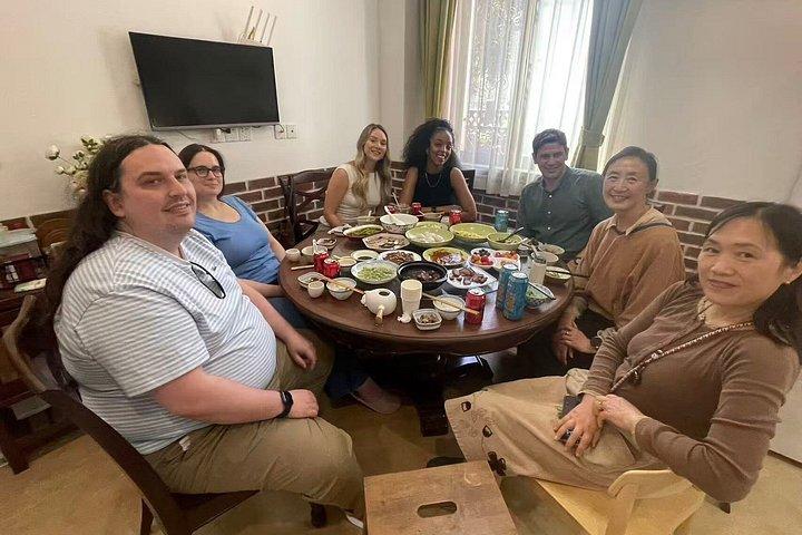上海の地元英語を話す家族との家庭料理