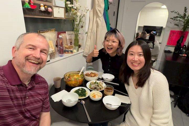 上海の地元英語を話す家族との家庭料理
