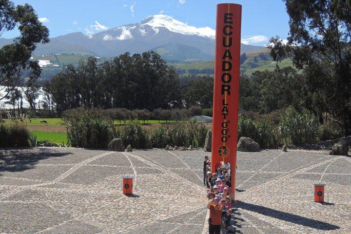 Rose Plantation, Equator Line und Otavalo Market Private Tour