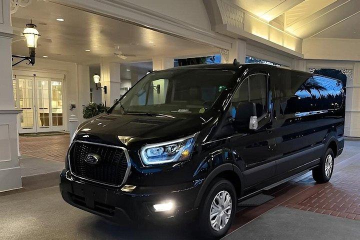 MCO空港からオーランドまでのラグジュアリーバン運転手サービス