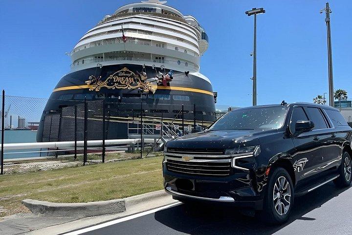MCO空港からオーランドまでのラグジュアリーバン運転手サービス