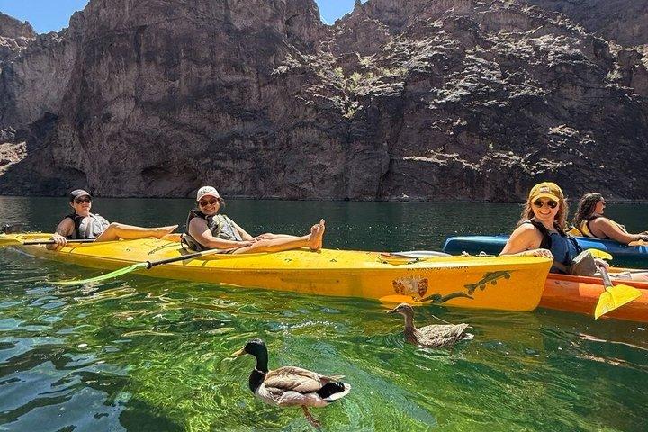 Excursão privada em Kayak Emerald Cave com Hotel Pickup