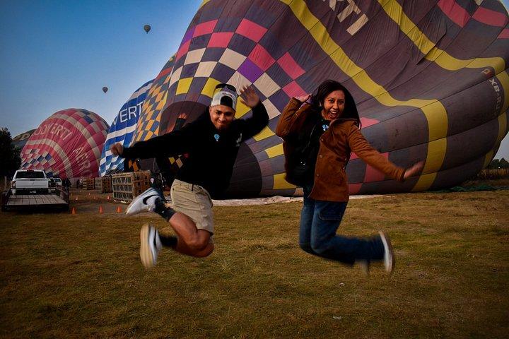 Balloon flight, Mexico City transport, Cave breakfast, Pyramids