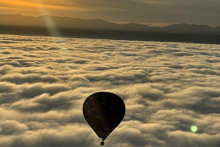 Balloon flight, Mexico City transport, Cave breakfast, Pyramids