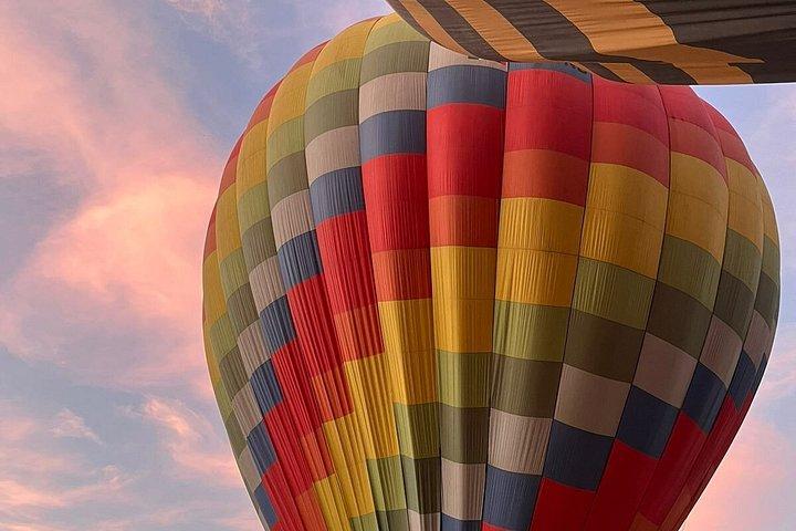 Balloon flight, Mexico City transport, Cave breakfast, Pyramids