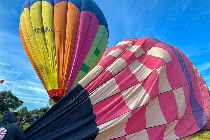 Balloon flight, Mexico City transport, Cave breakfast, Pyramids