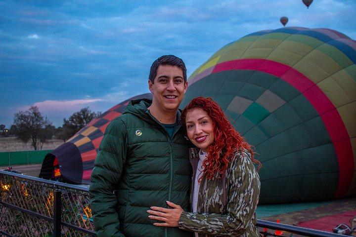 Balloon flight, Mexico City transport, Cave breakfast, Pyramids