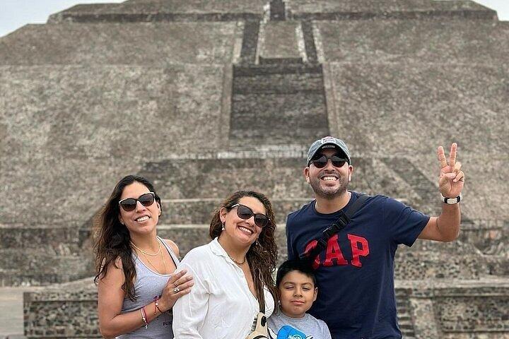 Balloon flight, Mexico City transport, Cave breakfast, Pyramids