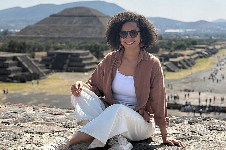 Balloon flight, Mexico City transport, Cave breakfast, Pyramids
