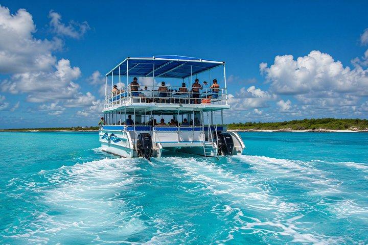 Catamaran Excursion + Open bar + Snorkeling at El Cielo