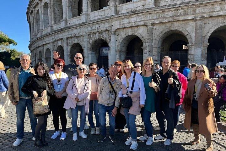 Droomtour: Geschiedenis, Legendes en Geheimen van het Colosseum (semi-privé)