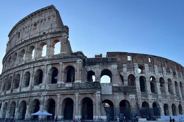 Droomtour: Geschiedenis, Legendes en Geheimen van het Colosseum (semi-privé)