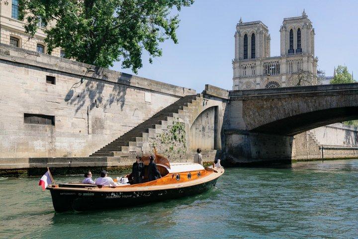 Crociera privata sul fiume Senna Tour in barca di lusso a Parigi