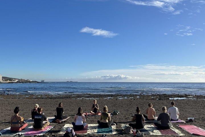 Yoga på stranden på Tenerife