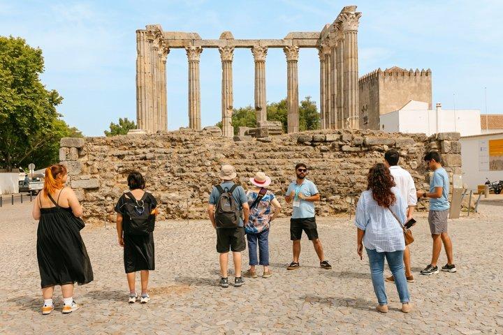 Excursion en petit groupe à Évora et Monsaraz avec dégustation de vin au départ de Lisbonne