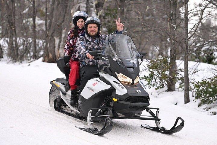 セロ・オットーでのスノーモービルと雪上アドベンチャー