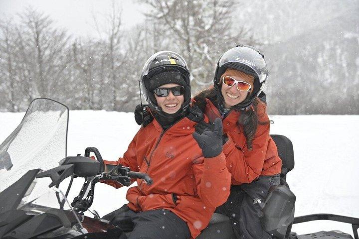セロ・オットーでのスノーモービルと雪上アドベンチャー