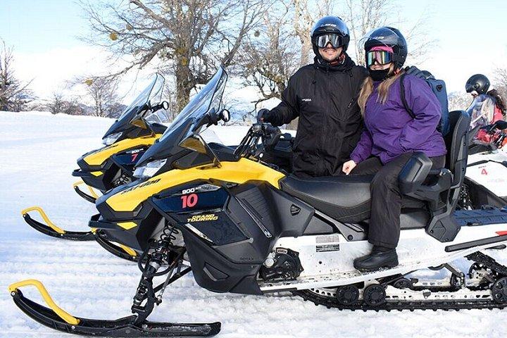 セロ・オットーでのスノーモービルと雪上アドベンチャー