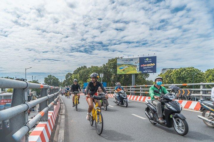 サイゴンバイクツアー：隠れた電車通り、ボート＆水上寺院